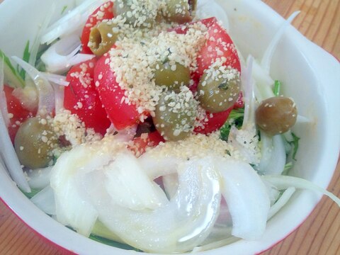 野菜たっぷり☆トマトとオリーブのサラダ